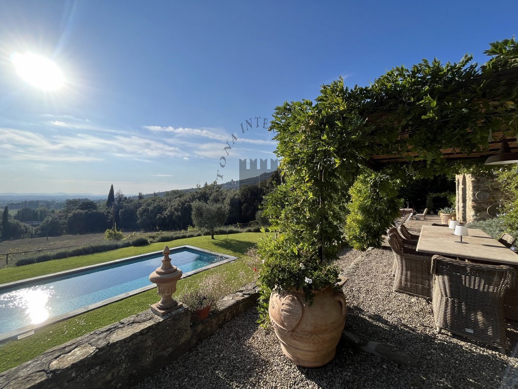 THE VILLA FOR SALE Cortona International